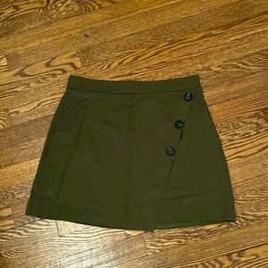 Banana Republic wrap mini skirt size 8 solid green